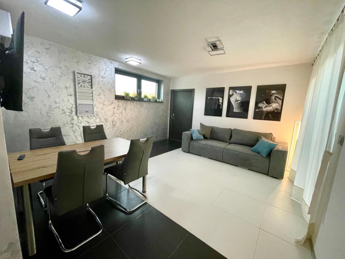 Mega Apartman Prvacina Kültér fotó