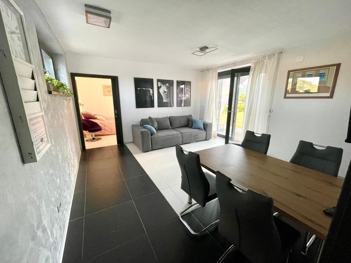 Mega Apartman Prvacina Kültér fotó