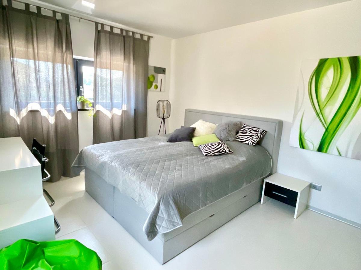 Mega Apartman Prvacina Kültér fotó